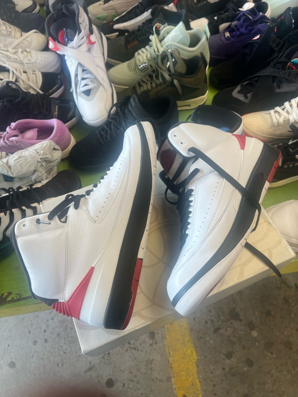 Jordan White Black Red Retro Basketball Shoes Air Jordan 2 Chicago Men Sz 14 - Picture 4 of 10